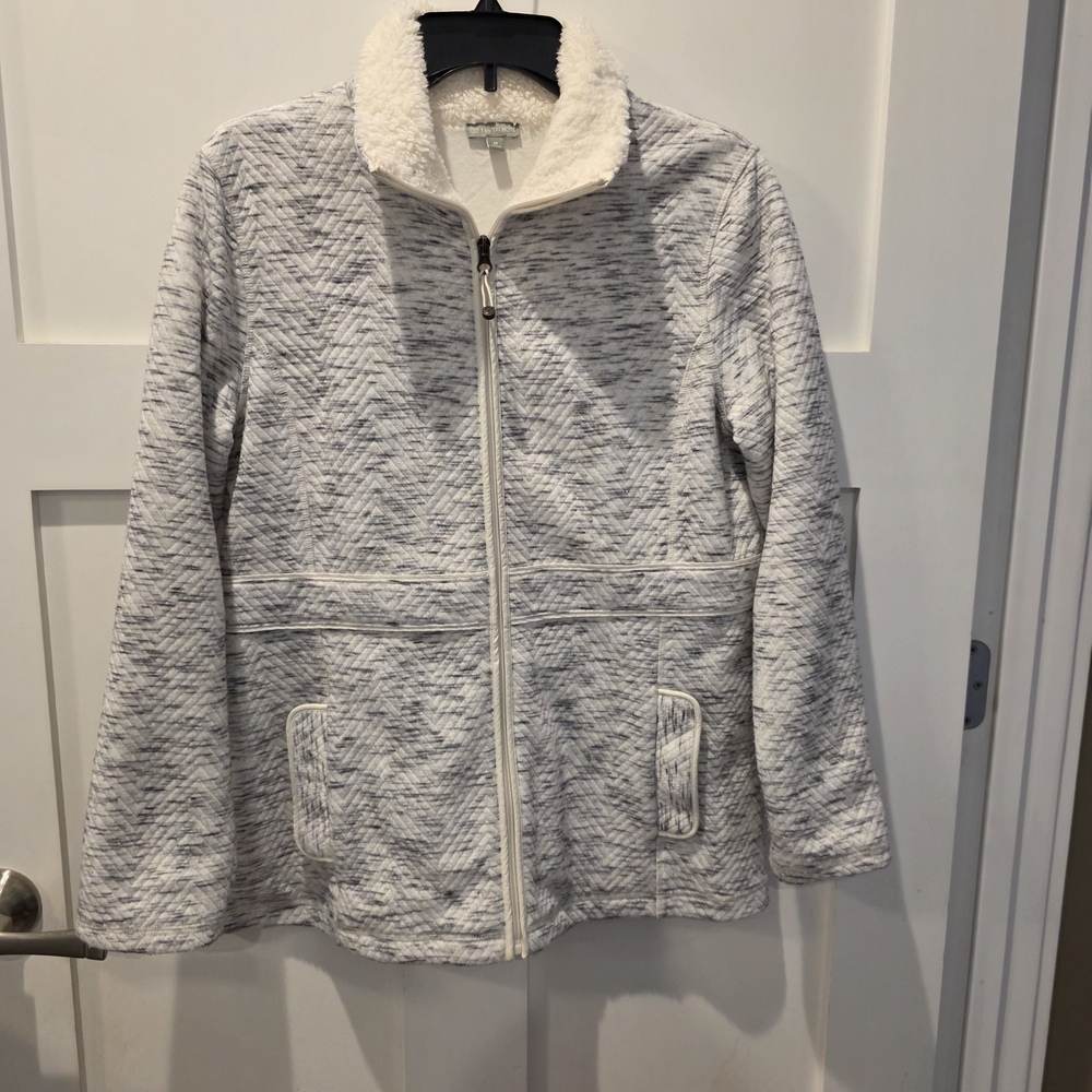 T by Talbots Womens  Fleece Trim Quilted Jacquard Jacket Gray White Cozycore M